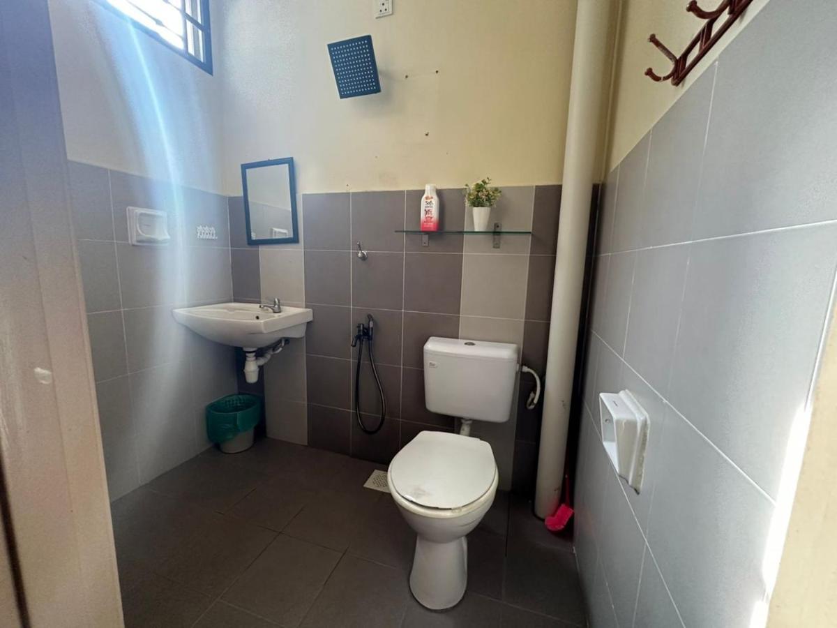 Naurah Homestay Kulai Mslim Only Luaran gambar